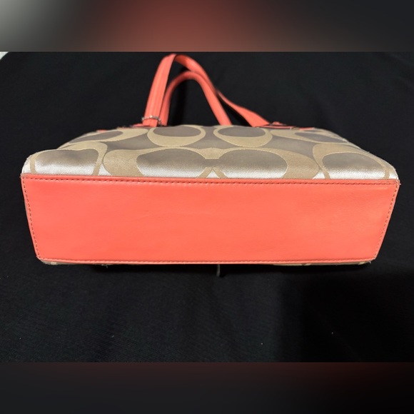 Coach Coral Trim Handbag 🍭 - Picture 4 of 4